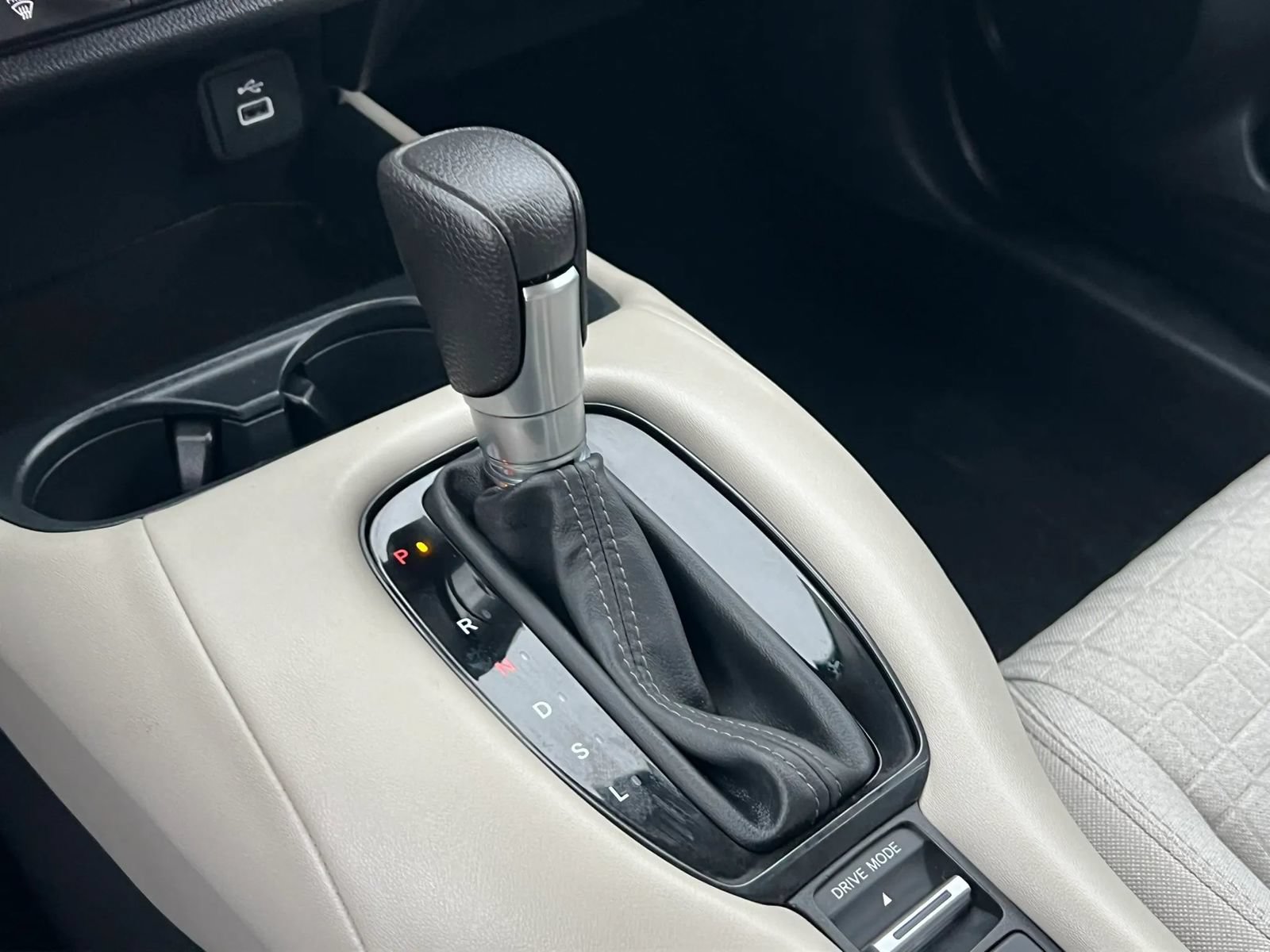 Used 2025 Honda HR-V LX image 32