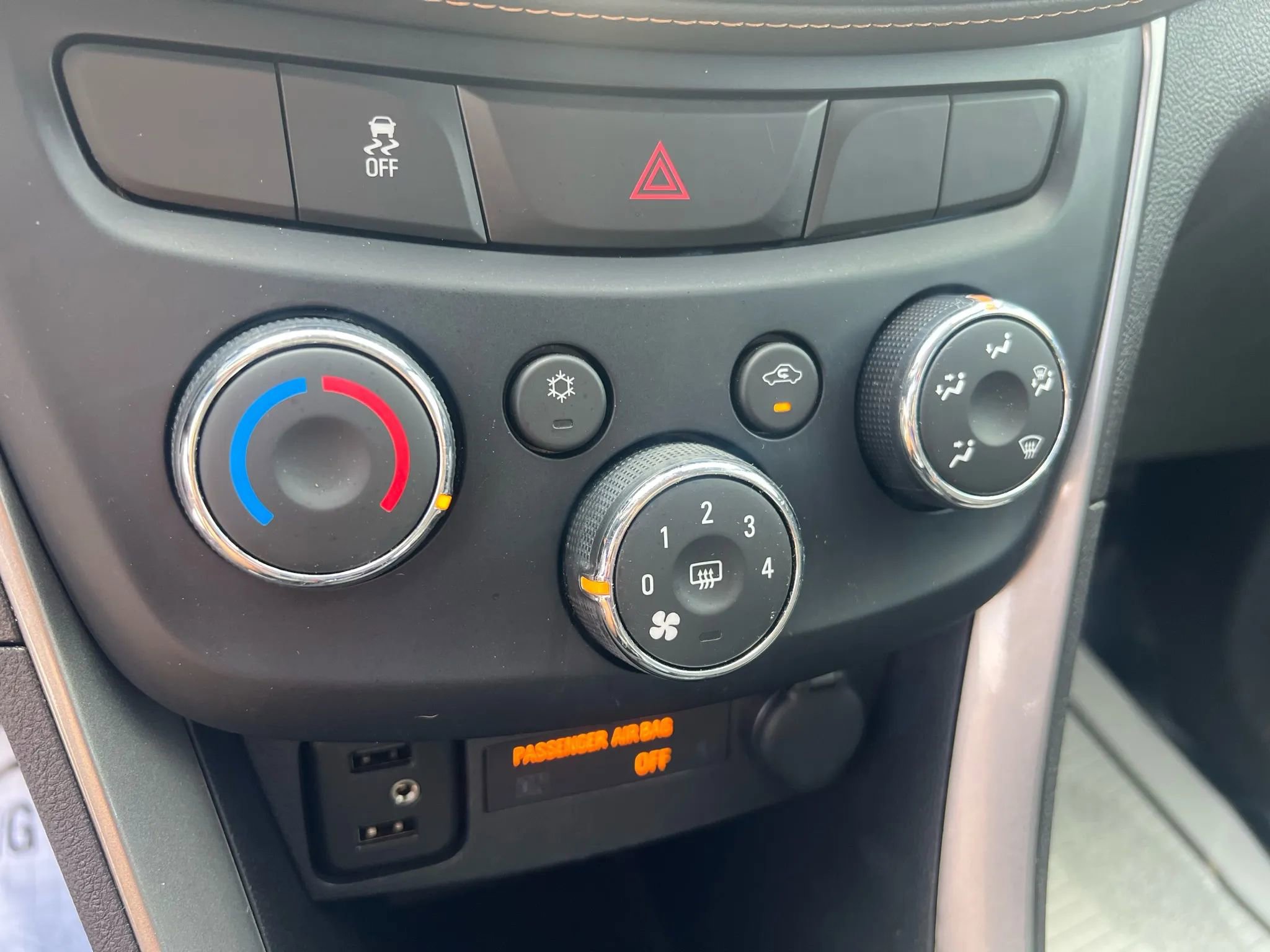 Used 2020 Chevrolet Trax LT w/ LT Convenience Package image 16