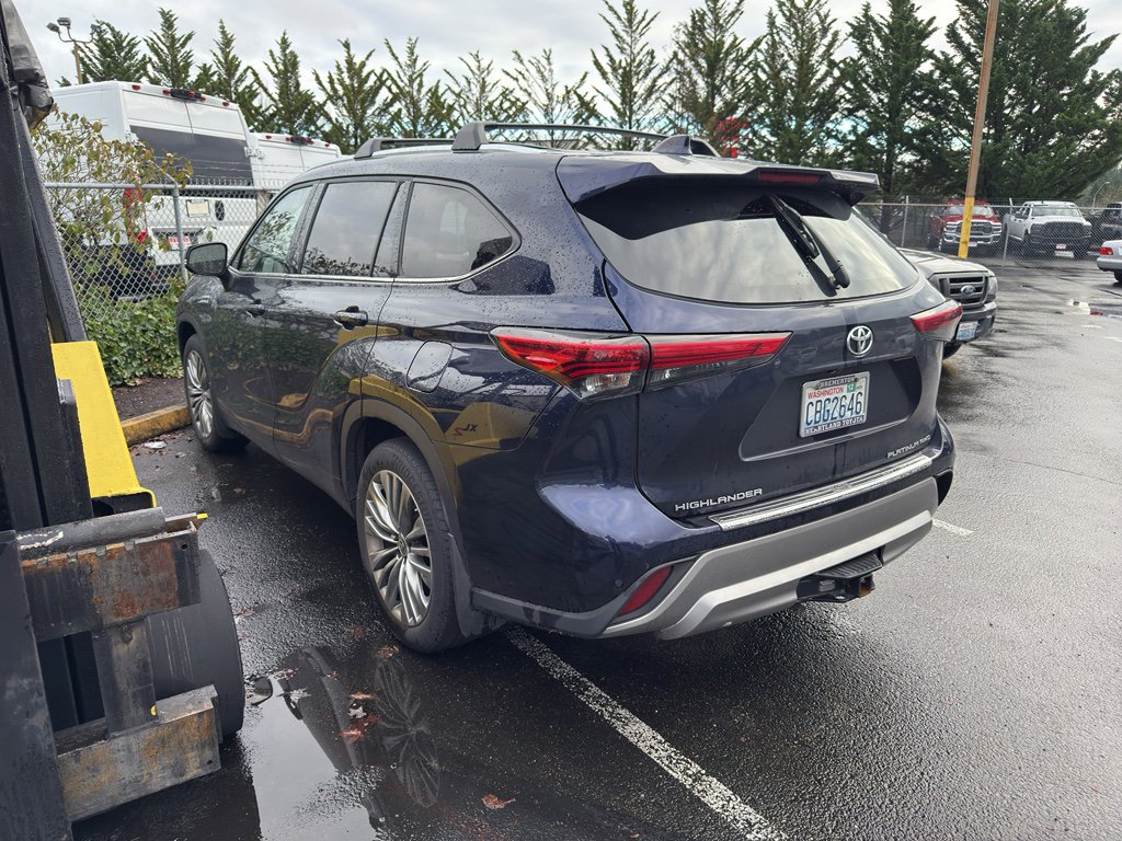 Used 2022 Toyota Highlander Platinum image 5