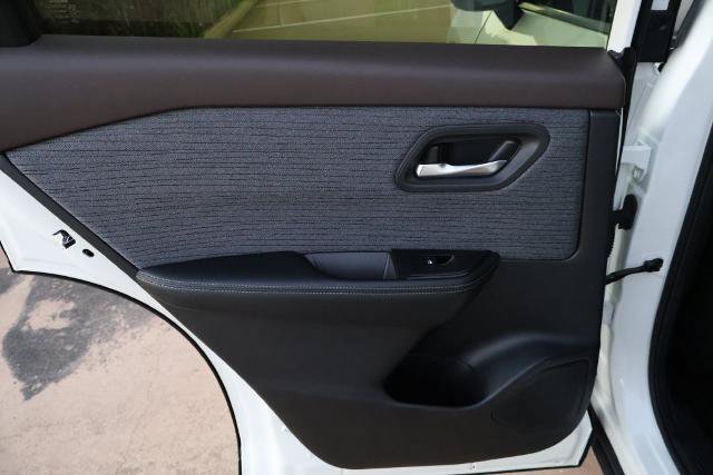Certified 2023 Nissan Rogue SV FWD image 12