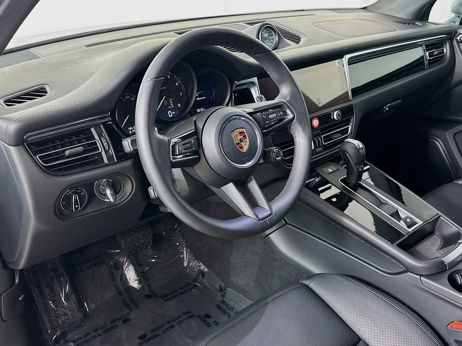 Certified 2026 Porsche Macan AWD/4WD image 4