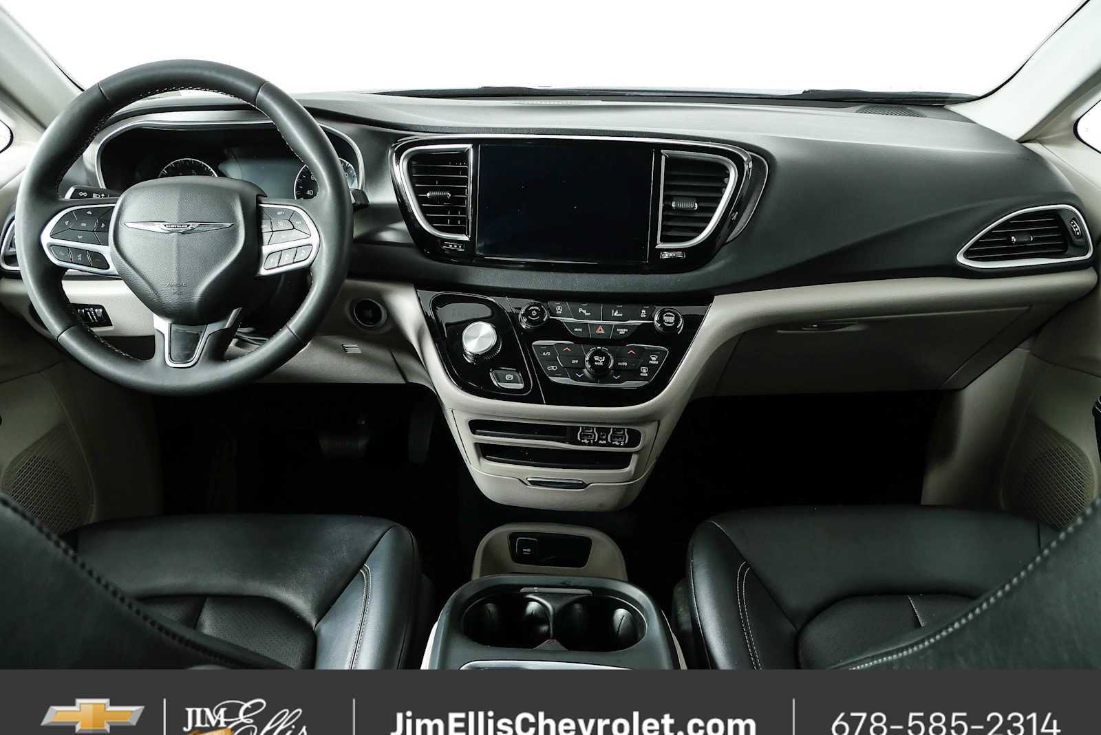 Used 2024 Chrysler Pacifica Touring-L FWD image 18