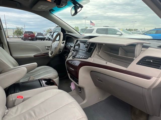 Used 2011 Toyota Sienna XLE w/ Entertainment Pkg FWD image 13