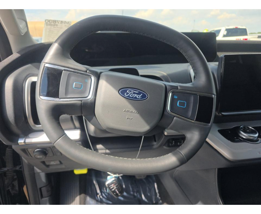 Used 2025 Ford Expedition Active AWD/4WD image 5