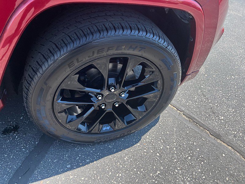 Used 2014 Jeep Grand Cherokee Altitude AWD/4WD image 10