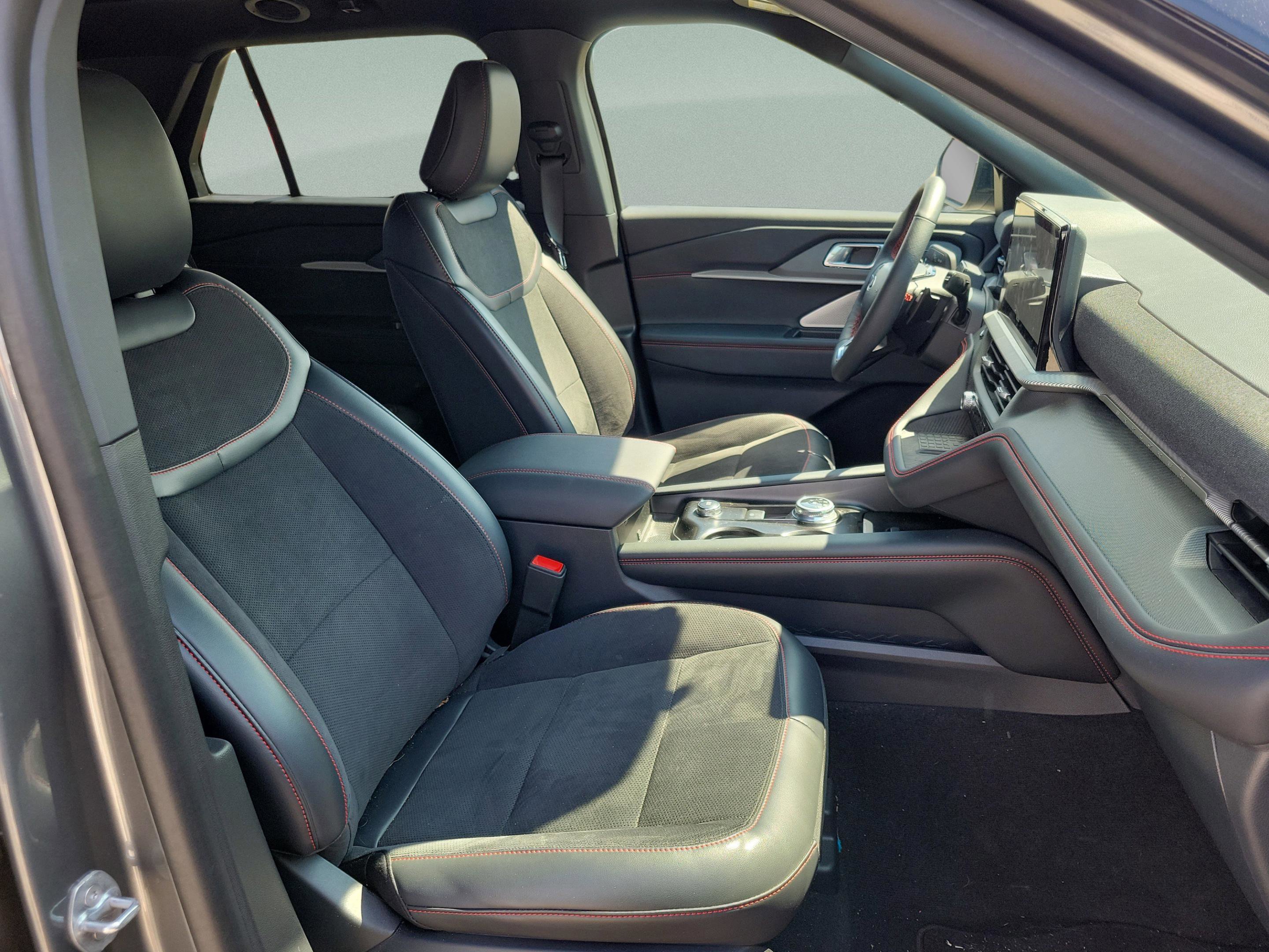 Used 2025 Ford Explorer ST w/ Sun And Sound Package image 5