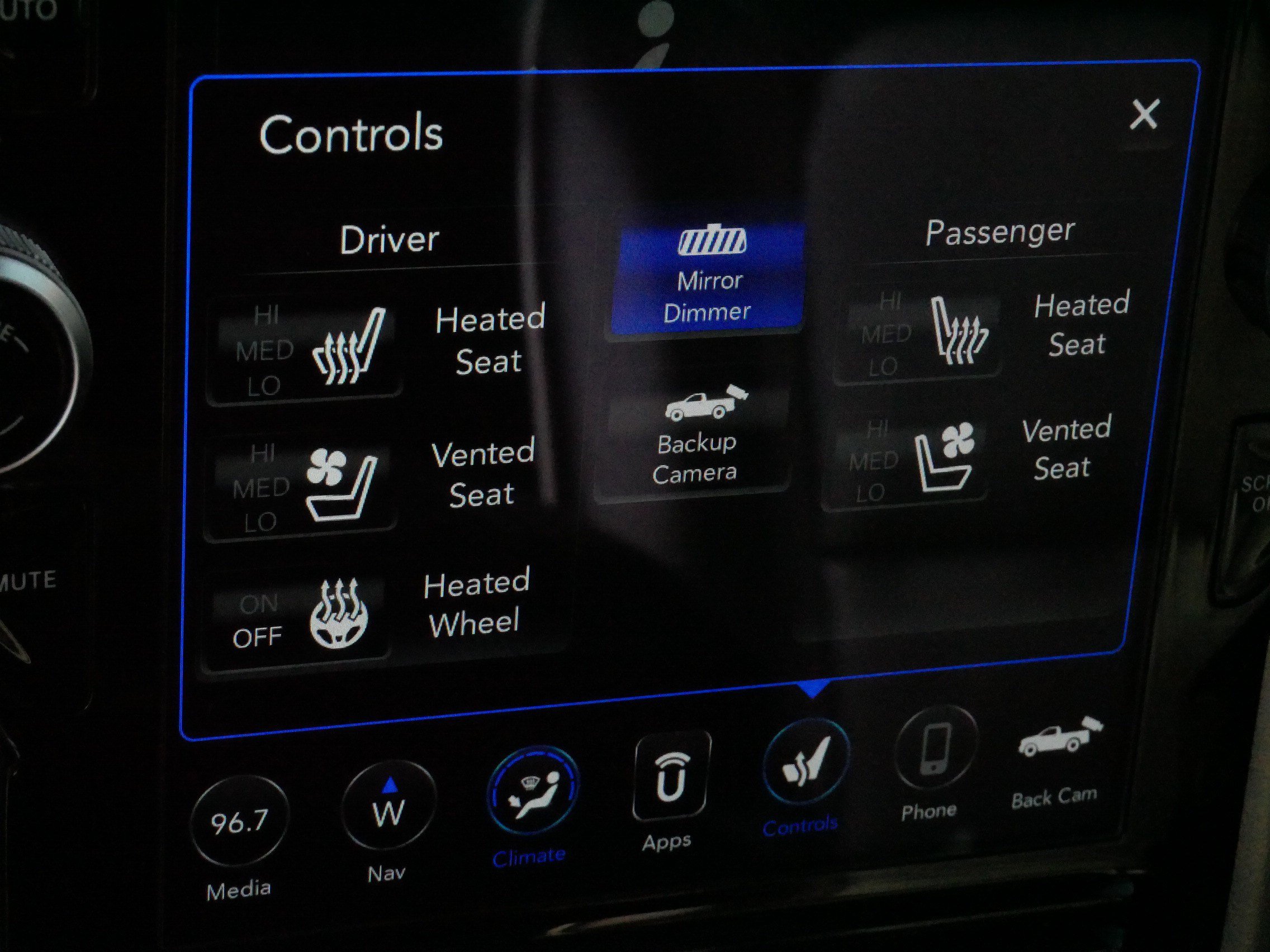 Used 2021 RAM 1500 Laramie AWD/4WD image 30
