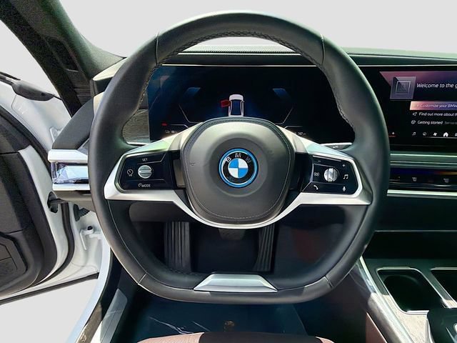 Used 2025 BMW i7 eDrive50 w/ Premium Package RWD image 38