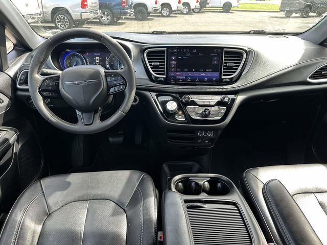 Used 2022 Chrysler Pacifica Touring-L w/ S Appearance Package AWD/4WD image 9