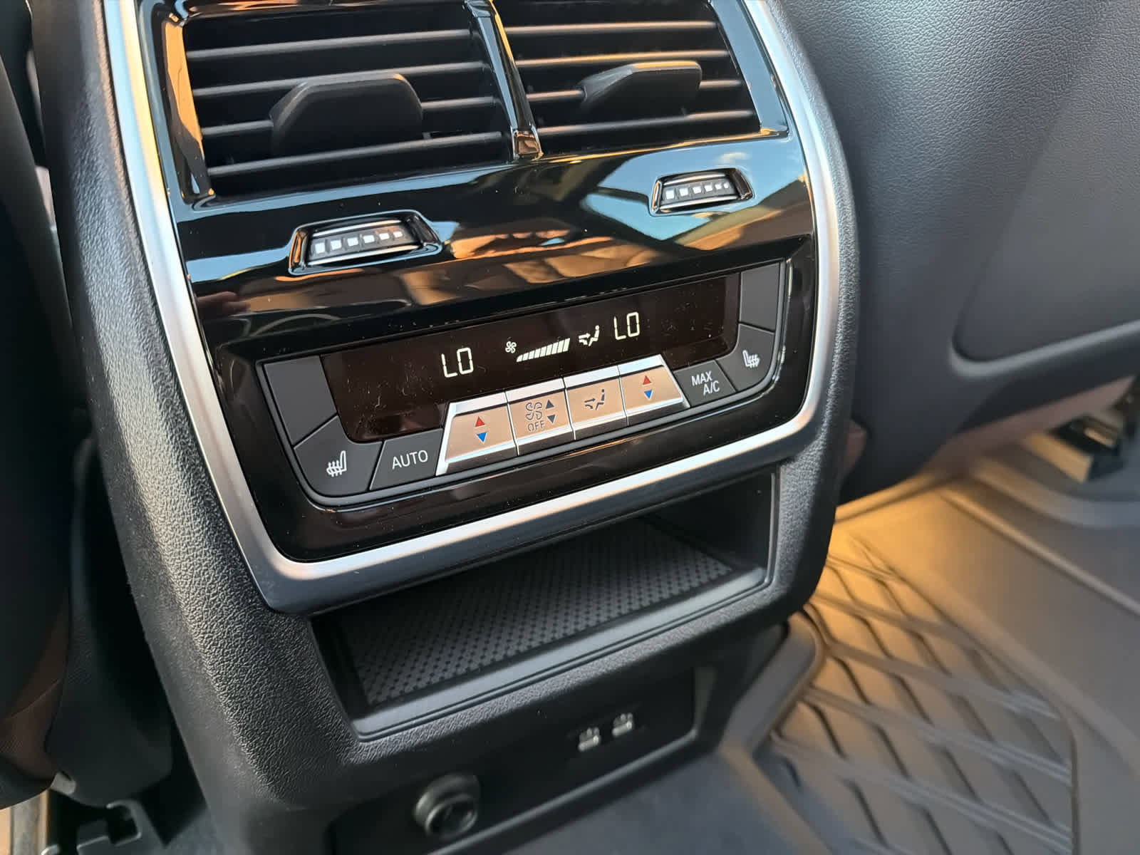 New 2026 BMW X7 M60i image 19