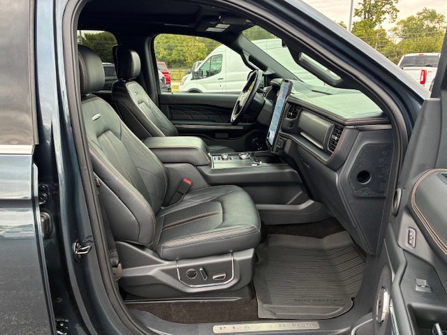 Used 2023 Ford Expedition Platinum image 14