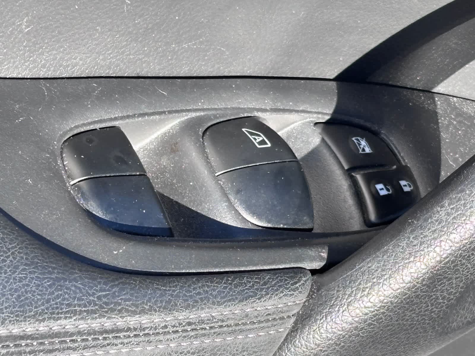 Used 2016 Nissan Rogue SV FWD image 14