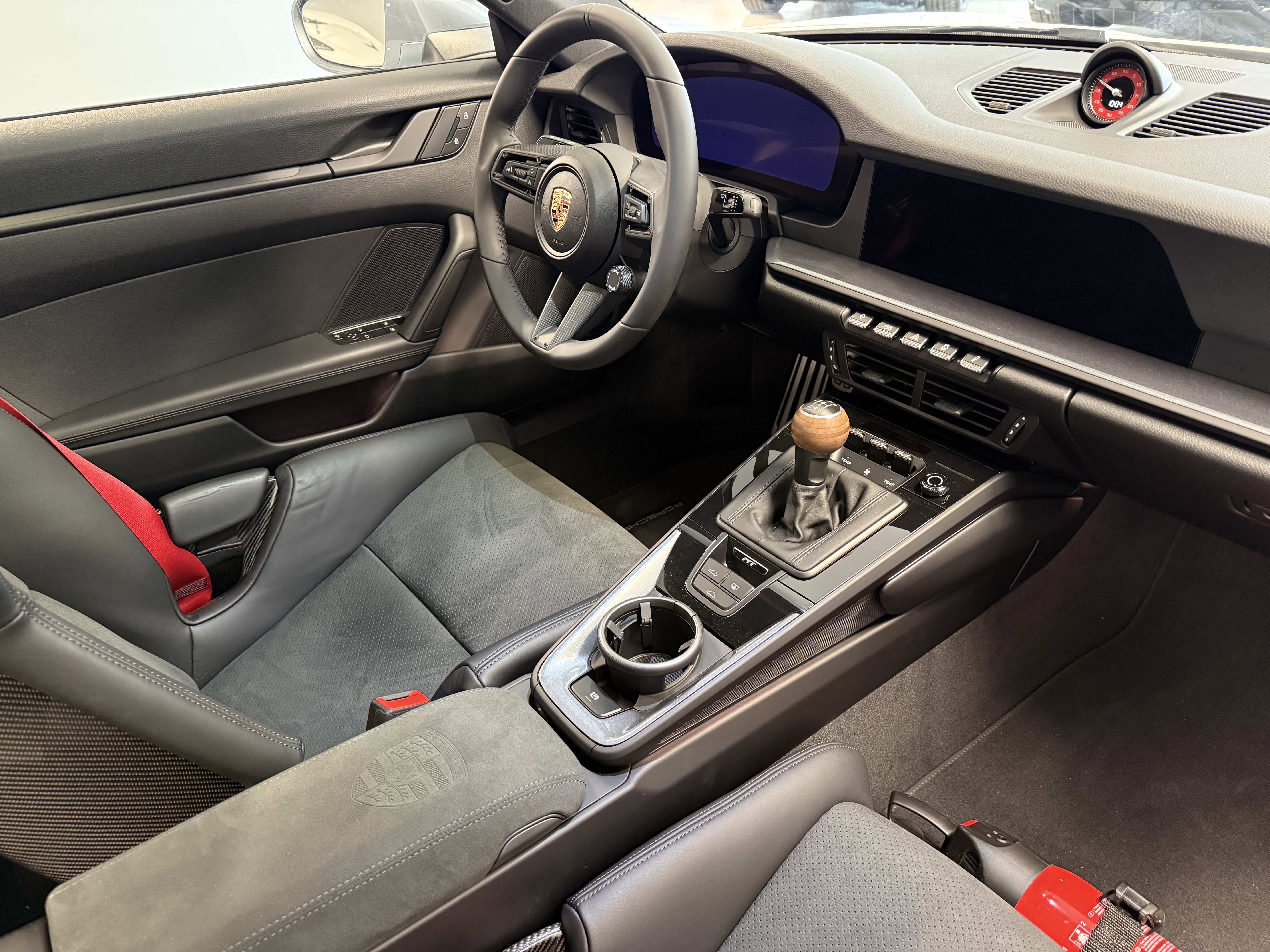 Used 2025 Porsche 911 Carrera RWD image 19