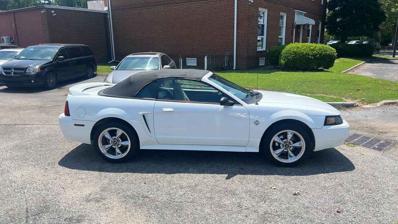 Used 1999 Ford Mustang Convertible RWD image 4
