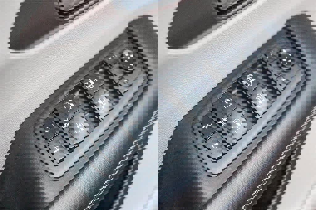 Used 2021 Chrysler Voyager Lxi image 27