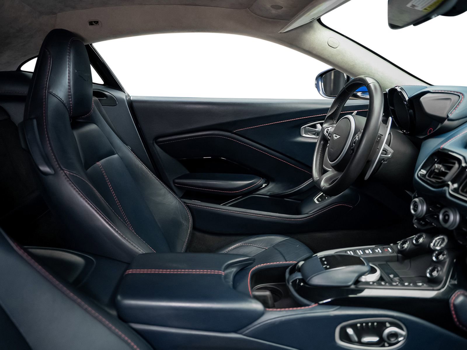 Used 2020 Aston Martin V8 Vantage Coupe RWD image 57