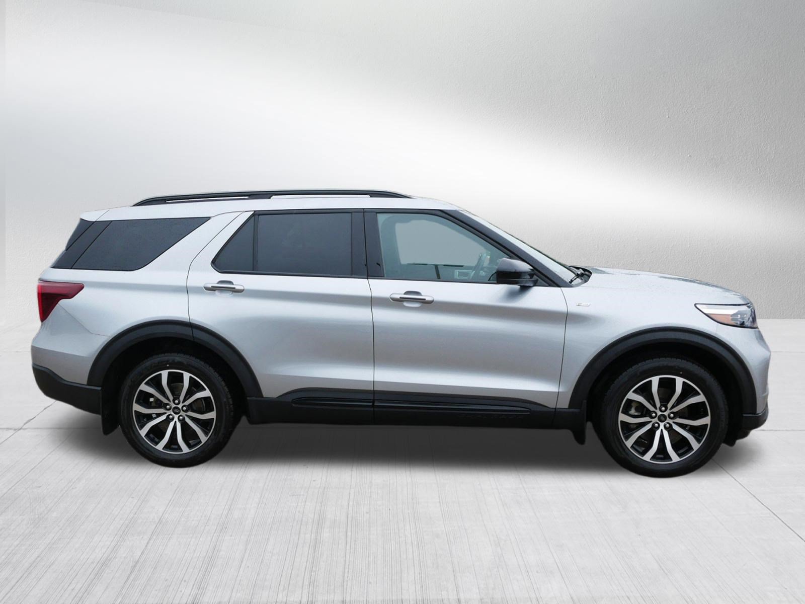 Used 2023 Ford Explorer ST-Line w/ Class IV Trailer Tow Package AWD/4WD image 8