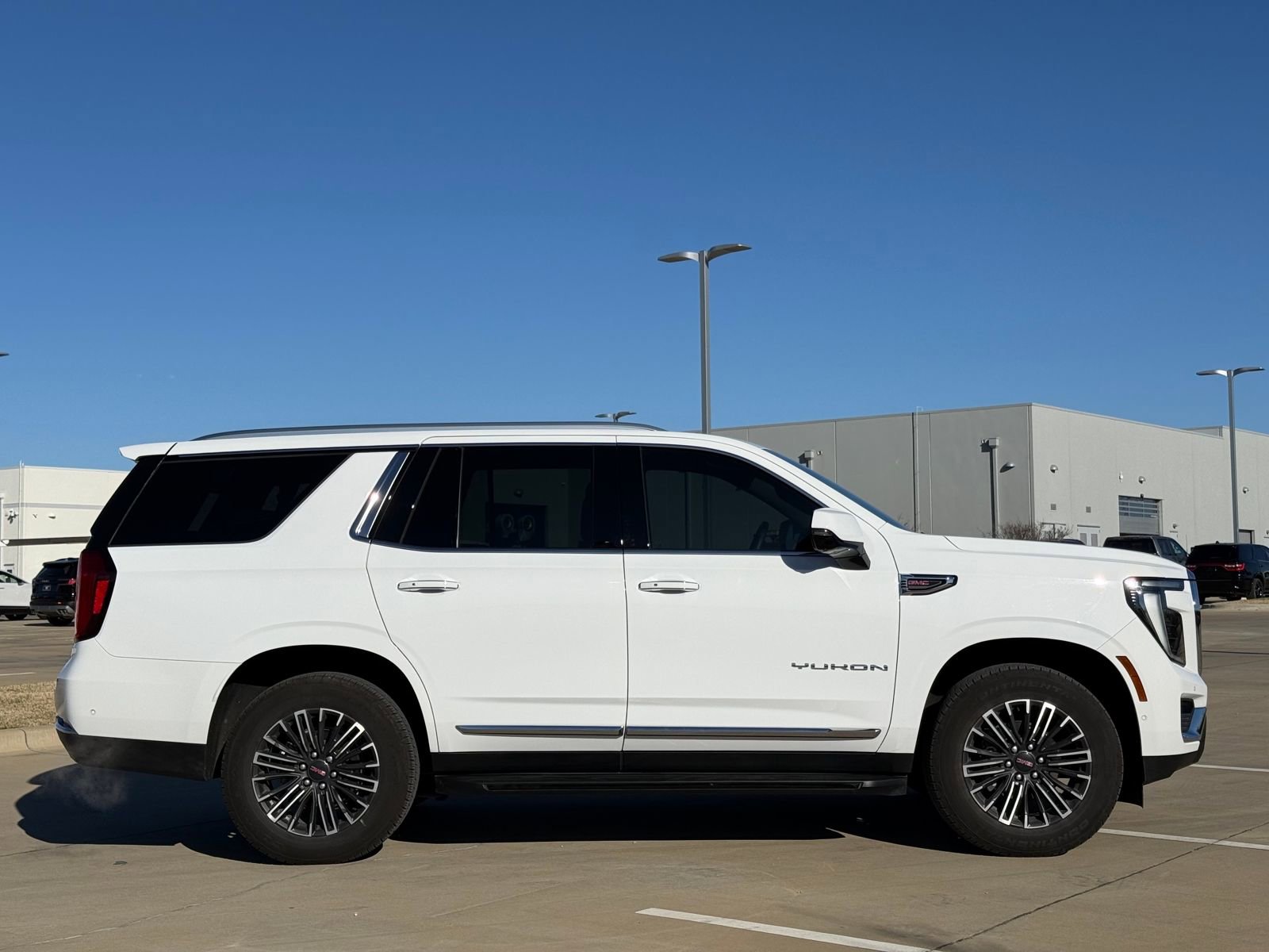 Used 2025 GMC Yukon Elevation image 9