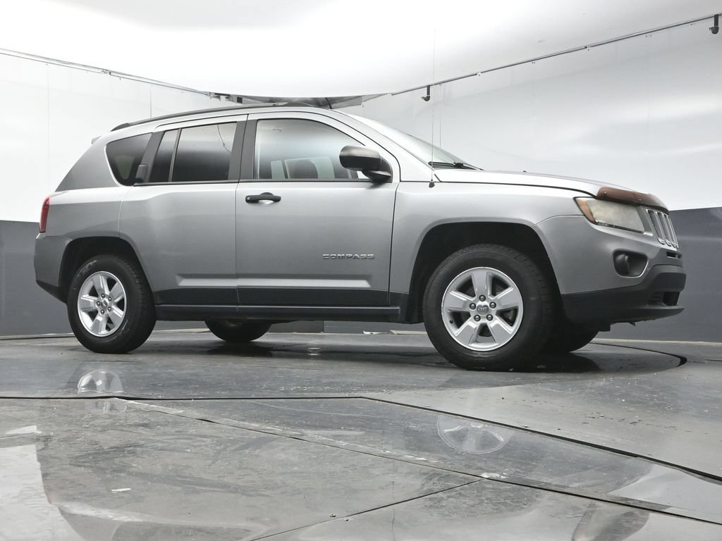 Used 2016 Jeep Compass Sport FWD image 28