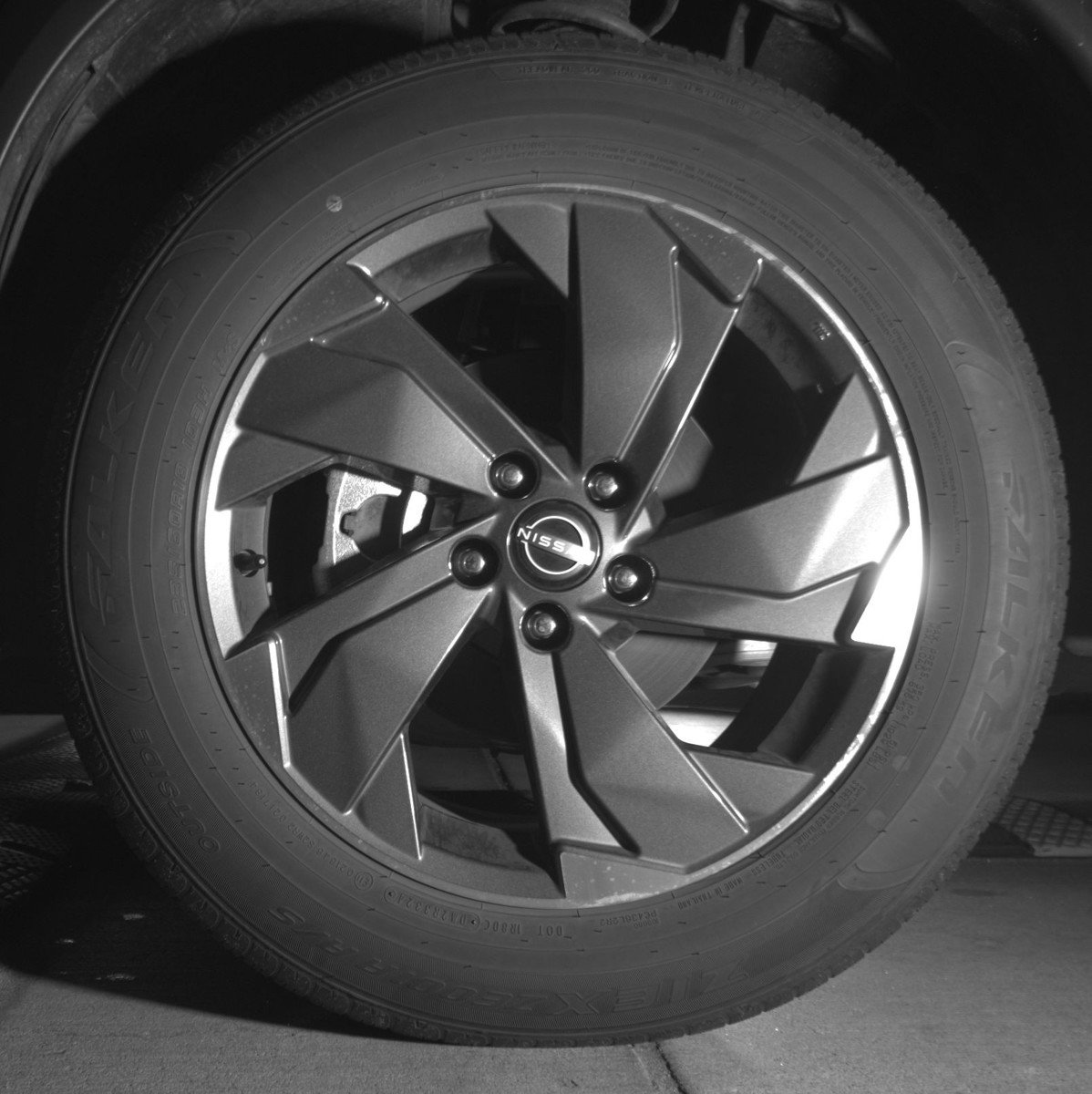 Used 2025 Nissan Rogue SV image 12