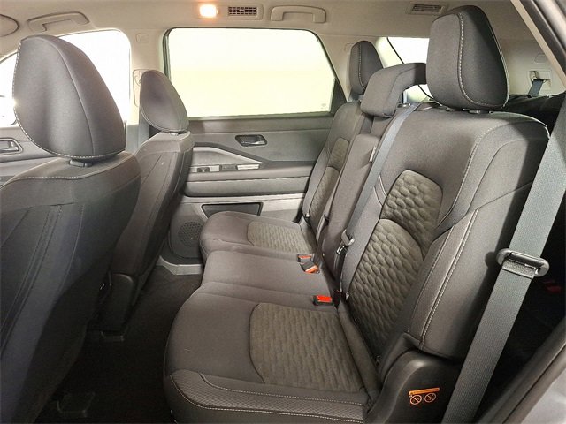 Used 2024 Nissan Pathfinder S image 14