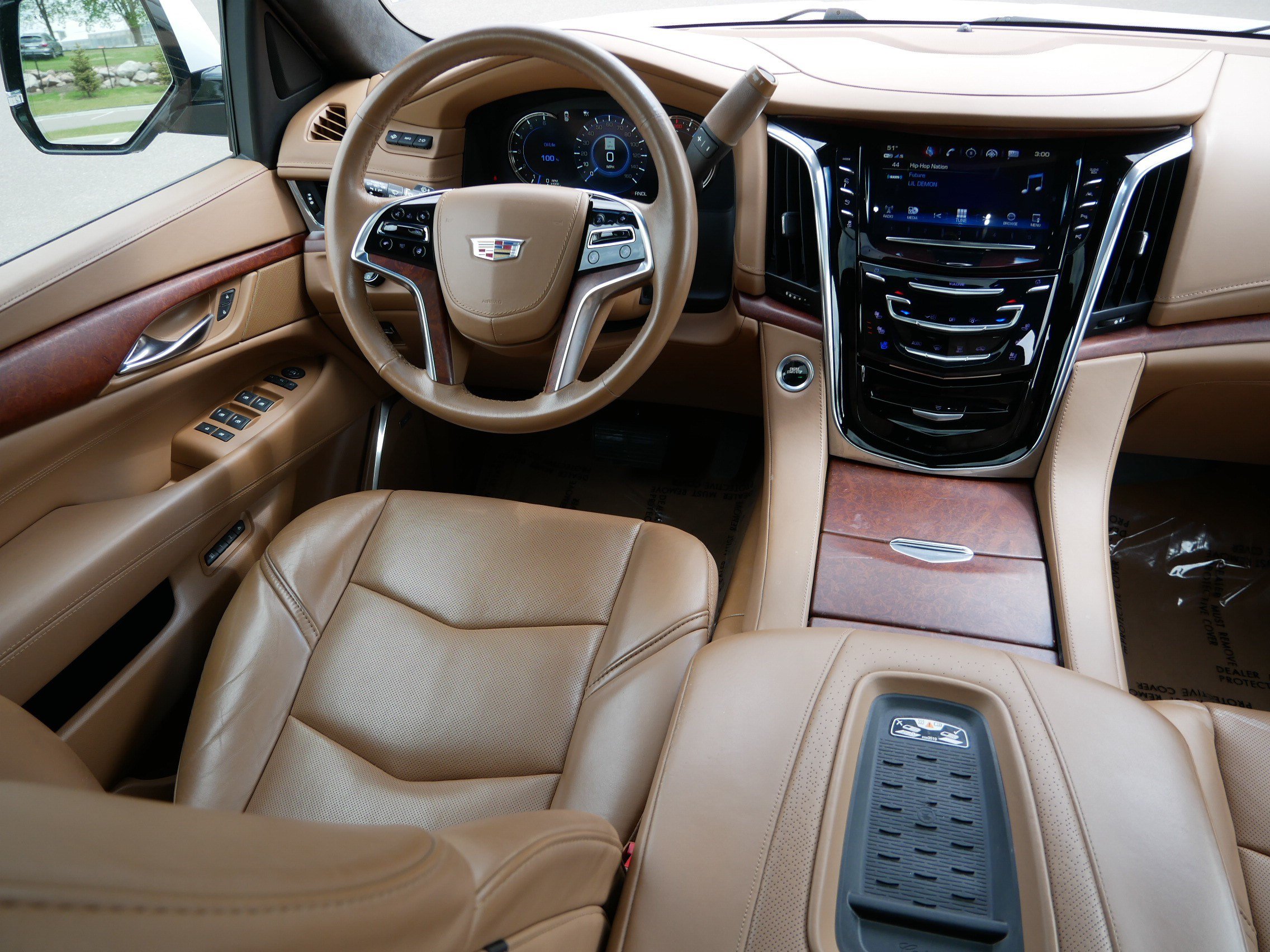Used 2017 Cadillac Escalade Platinum AWD/4WD image 9