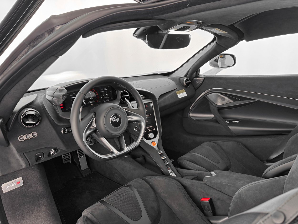 Used 2026 McLaren 750S RWD image 16