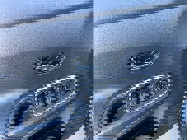 New 2025 Nissan Versa SR w/ Trunk Package image 18