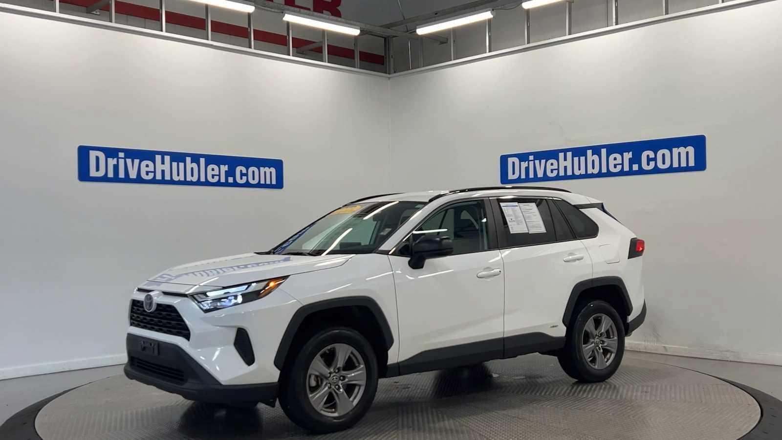 Used 2023 Toyota RAV4 LE AWD/4WD image 4
