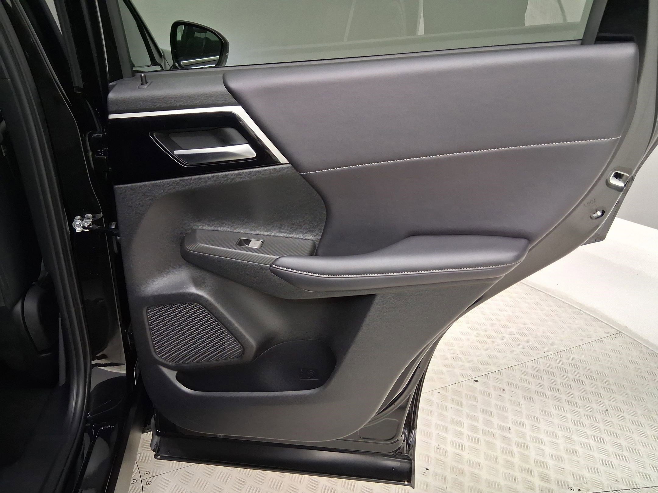 Used 2024 Mitsubishi Outlander SE image 34