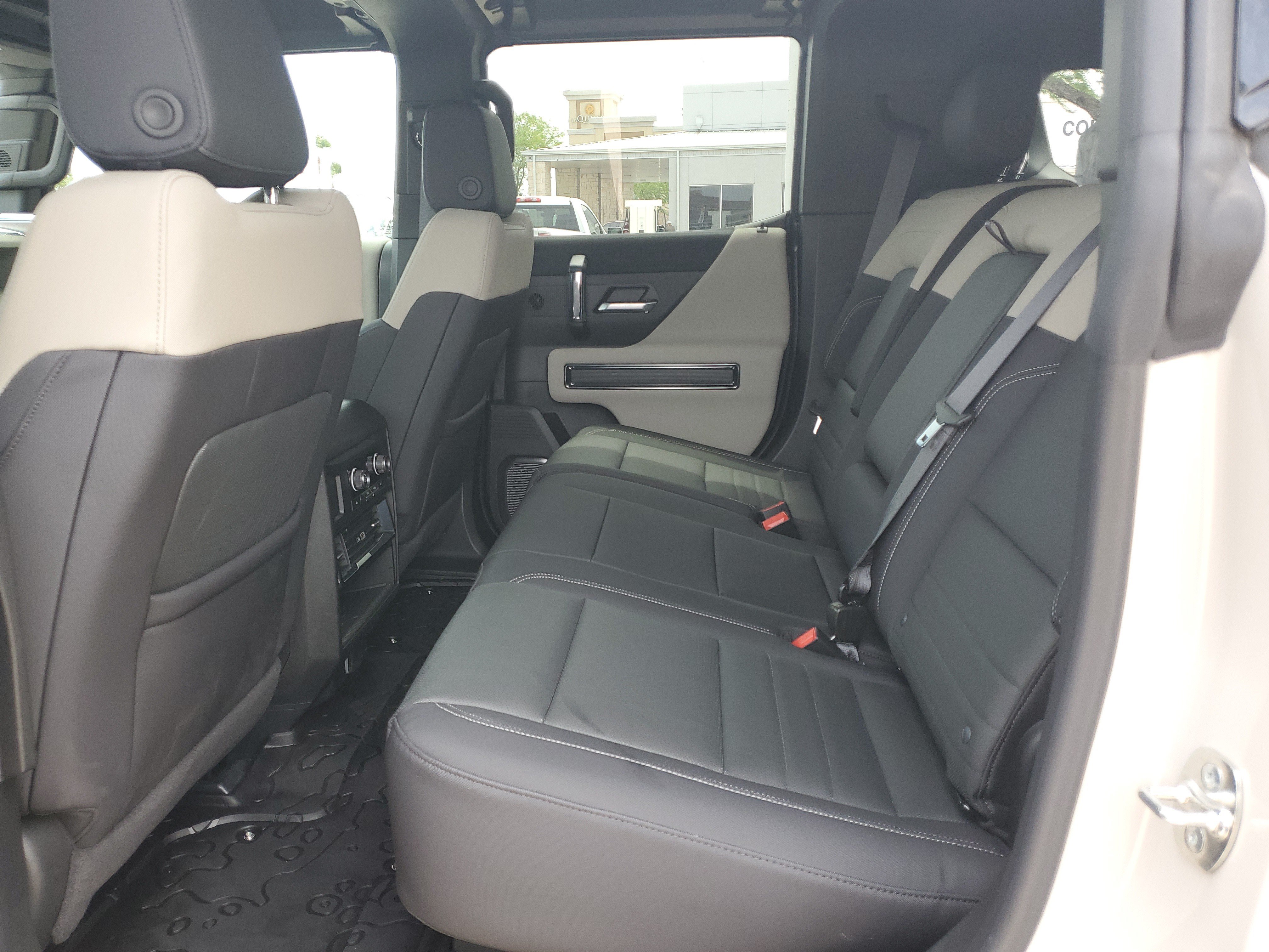 New 2026 GMC Hummer EV SUV w/ LPO, Roof Cross Rail Package AWD/4WD image 17