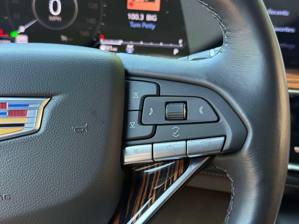 Used 2024 Cadillac Escalade Luxury AWD/4WD image 33
