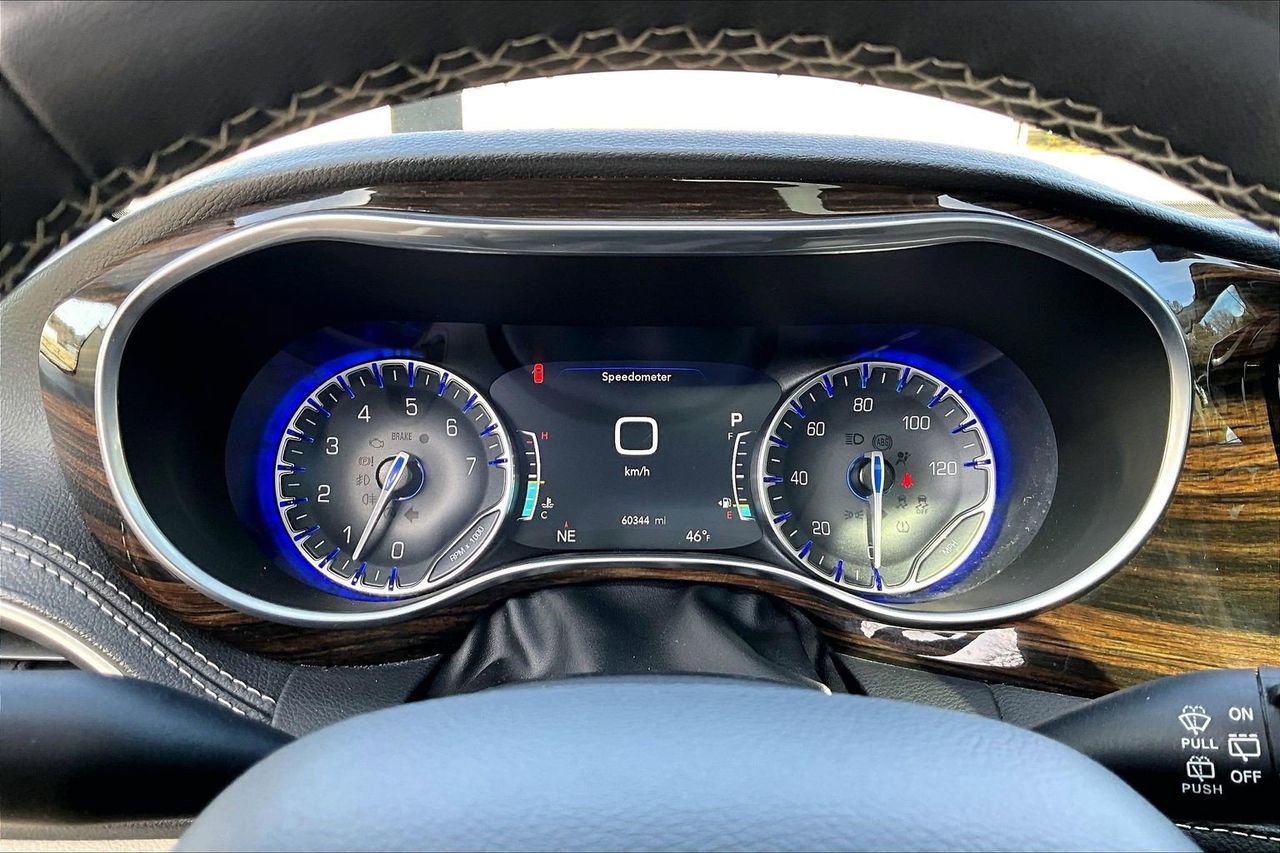 Certified 2022 Chrysler Pacifica Limited image 10