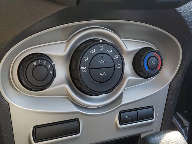 Used 2017 Ford Fiesta SE image 27