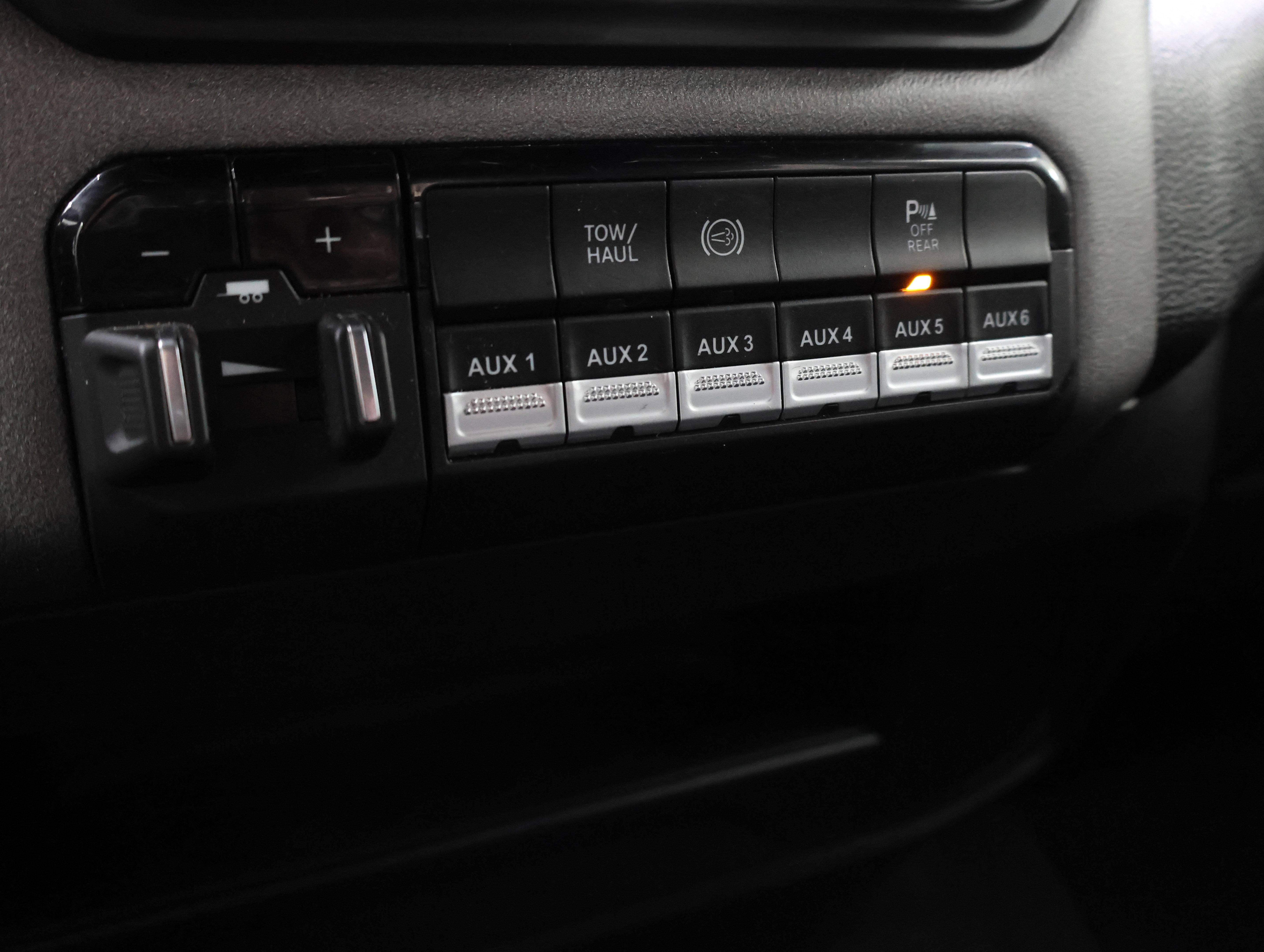 Used 2024 RAM 3500 Tradesman w/ Chrome Appearance Group image 46