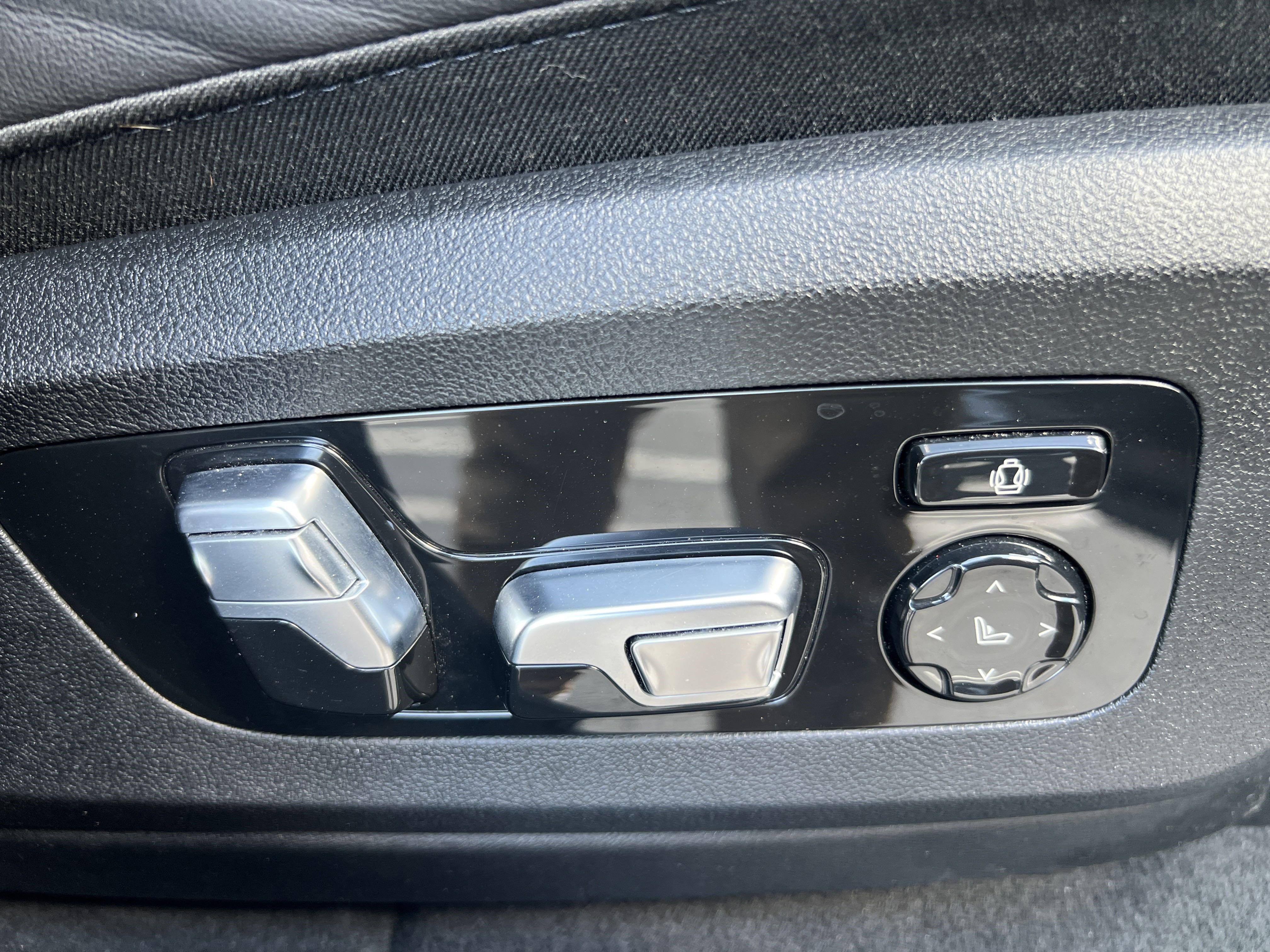 Used 2024 BMW X5 xDrive40i w/ Premium Package image 27