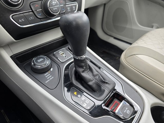 Used 2020 Jeep Cherokee Limited image 19