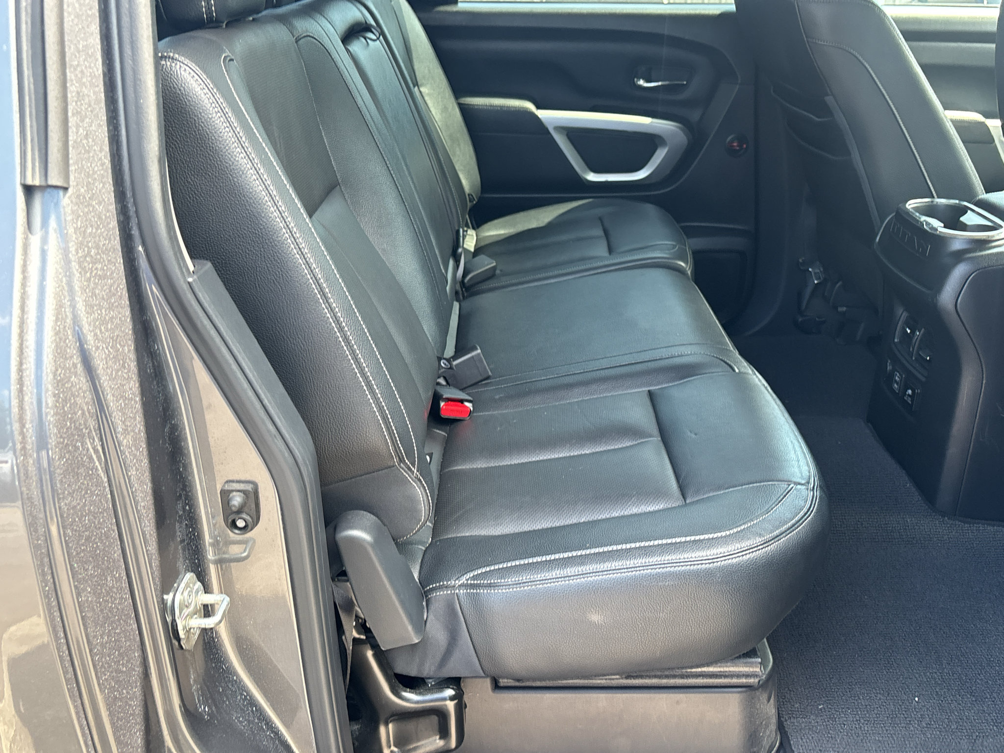 Used 2021 Nissan Titan SL w/ Moonroof Package RWD image 25