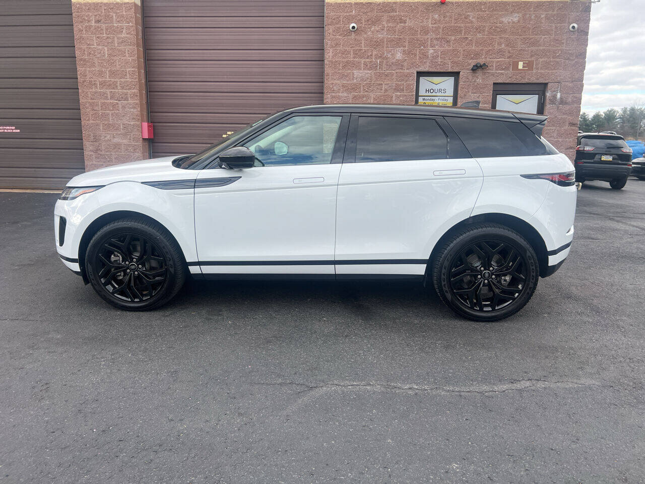 Used 2023 Land Rover Range Rover Evoque SE AWD/4WD image 21