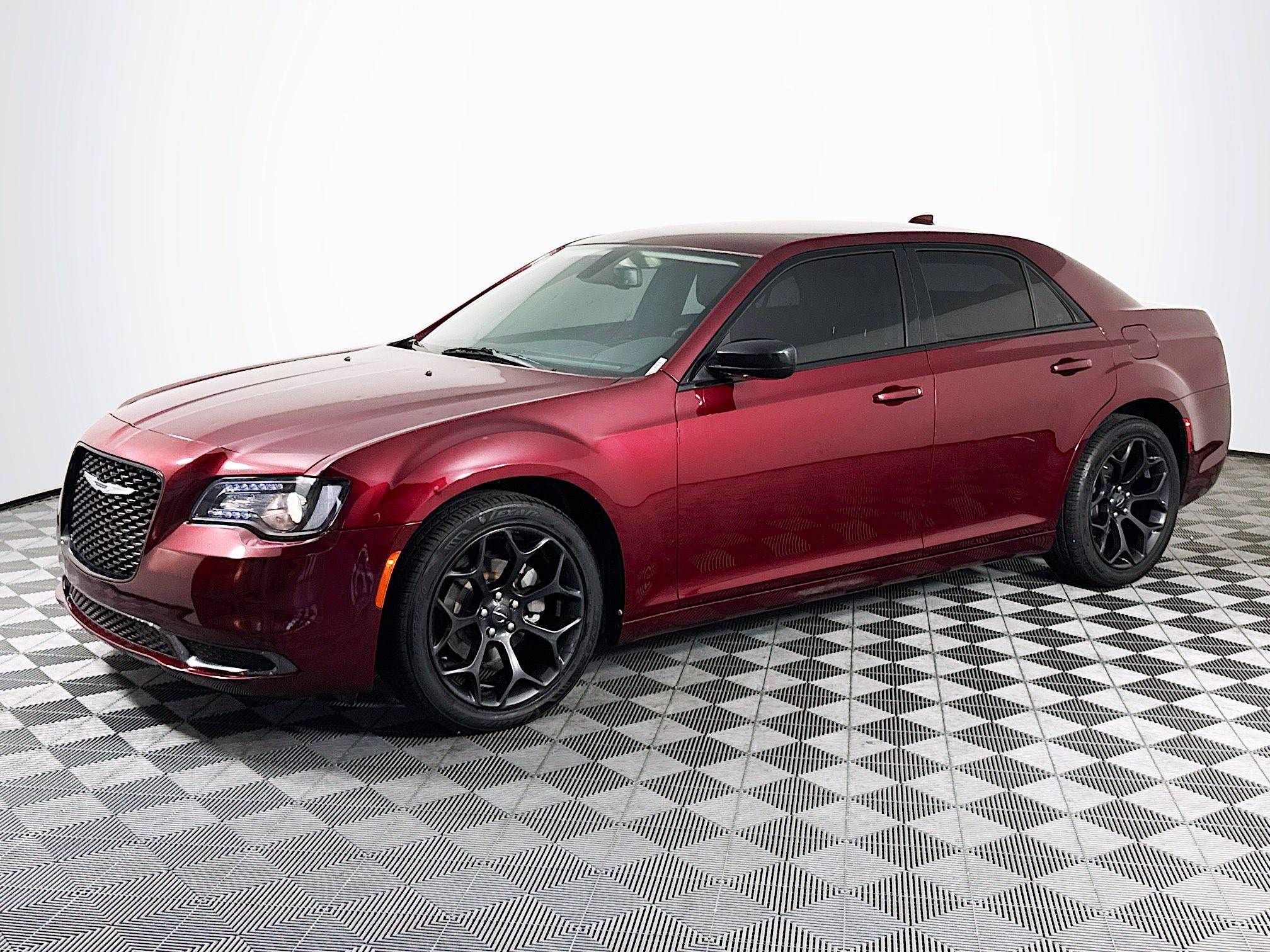 Used 2019 Chrysler 300 Touring w/ Sport Appearance Package RWD image 4