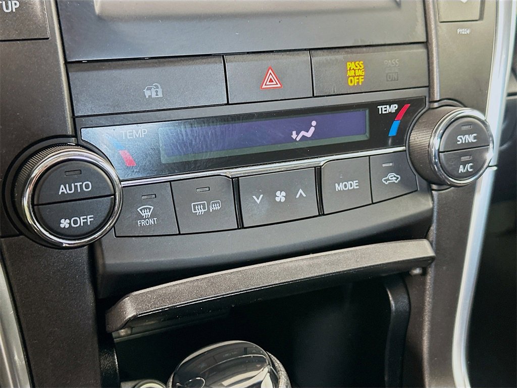 Used 2016 Toyota Camry LE image 15
