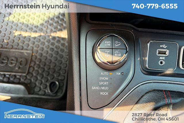 Used 2019 Jeep Cherokee Trailhawk AWD/4WD image 21