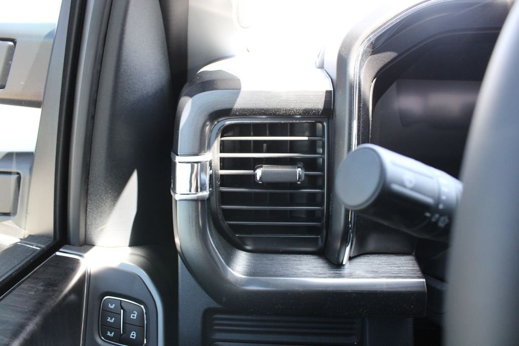 New 2026 Ford F250 Lariat w/ Black Appearance Package AWD/4WD image 8