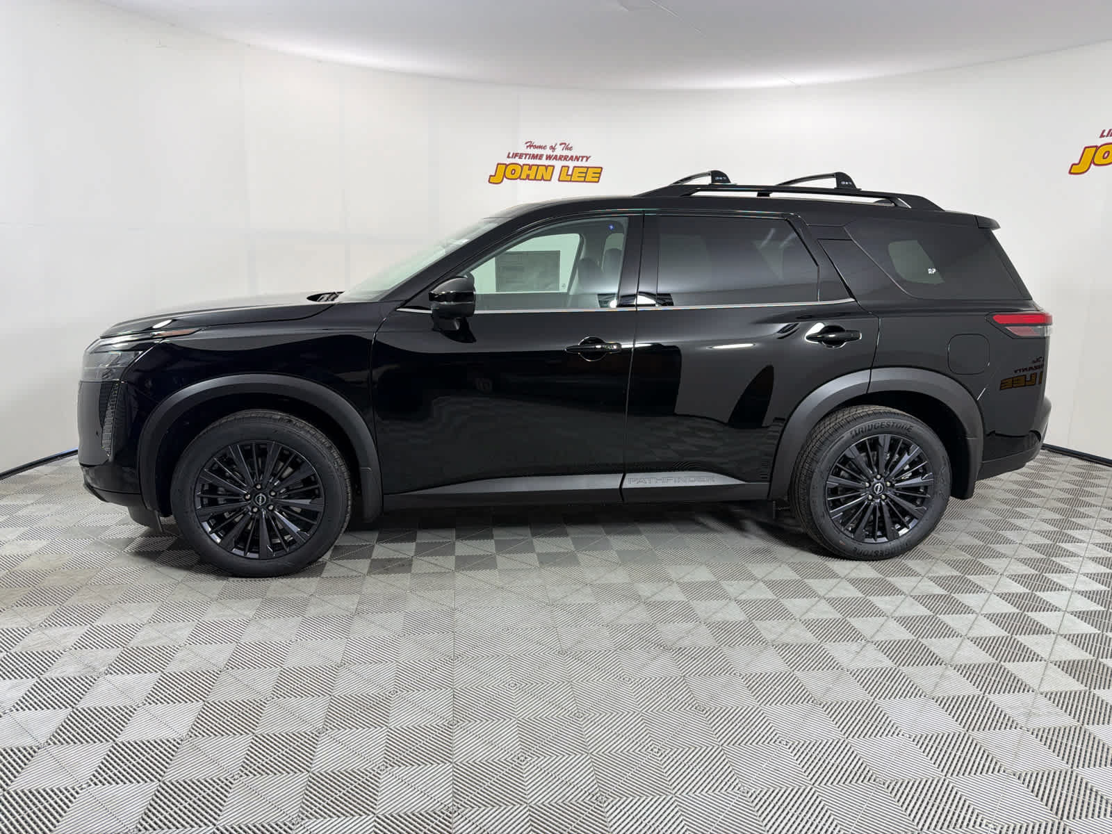 New 2026 Nissan Pathfinder SL w/ SL Premium Package FWD image 2