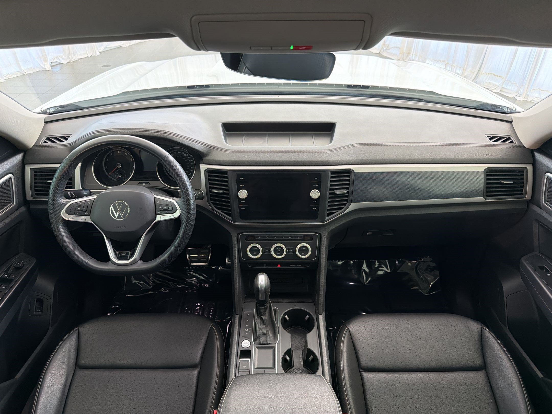 Used 2021 Volkswagen Atlas SE w/ Panoramic Sunroof Package FWD image 17