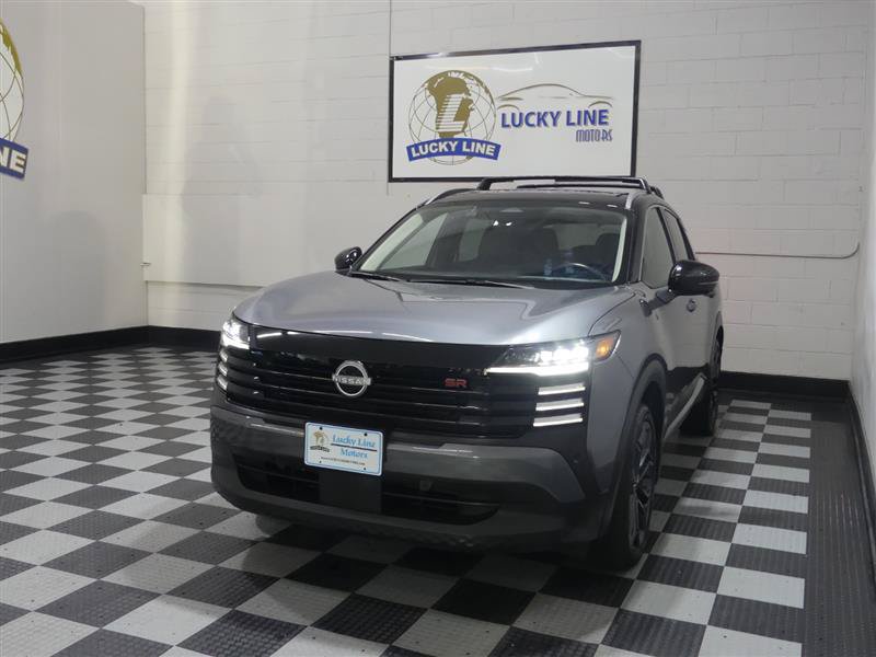 Used 2025 Nissan Kicks SR w/ SR Premium Package AWD/4WD image 4