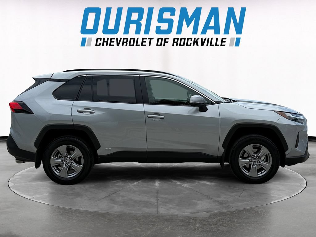 Used 2024 Toyota RAV4 XLE AWD/4WD image 7