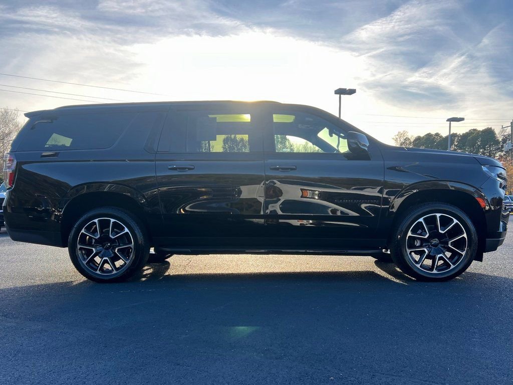 Used 2024 Chevrolet Suburban RST w/ Luxury Package image 4