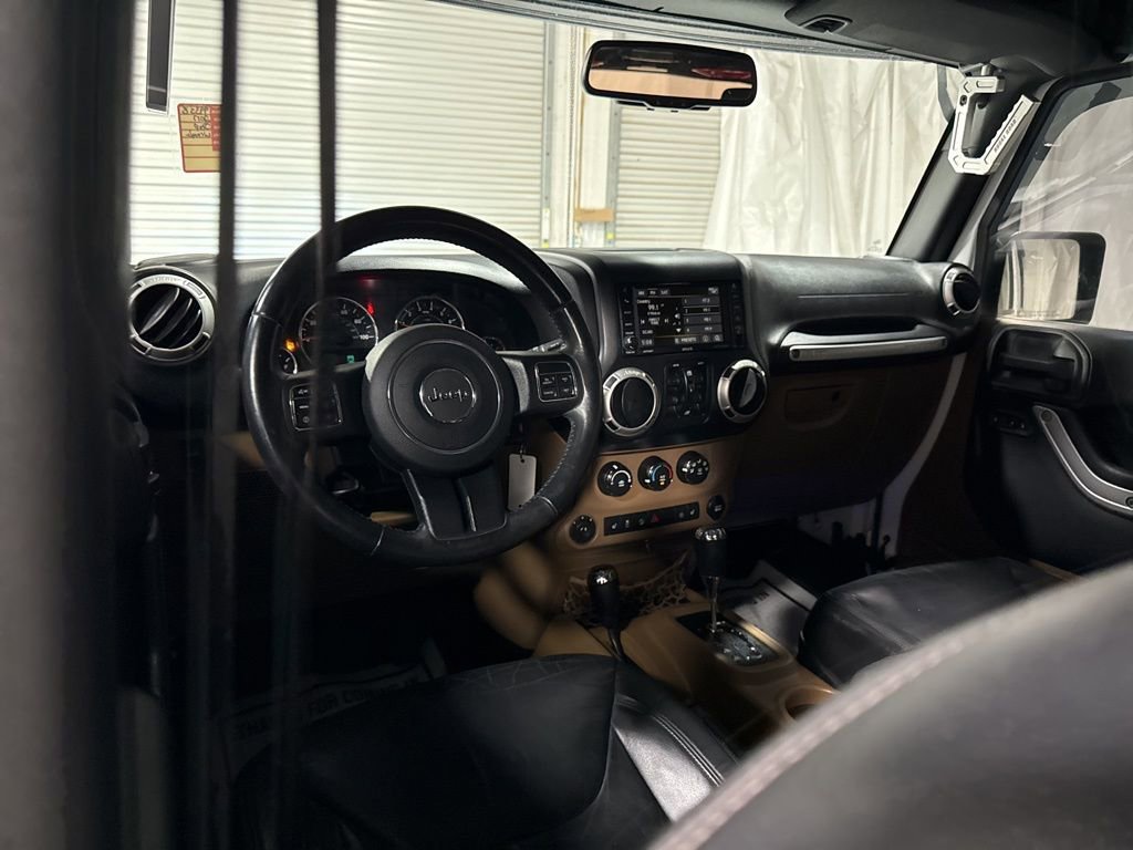 Used 2017 Jeep Wrangler Unlimited Sahara w/ Connectivity Group image 18