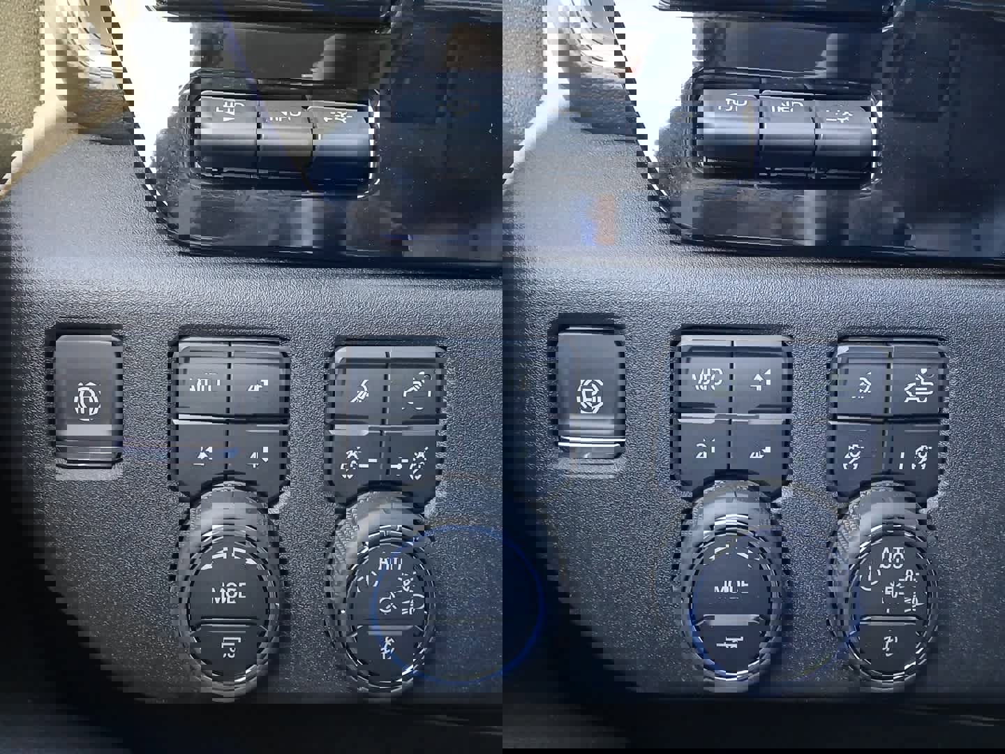 Used 2025 Chevrolet Silverado 3500 LTZ w/ LTZ Plus Package image 20